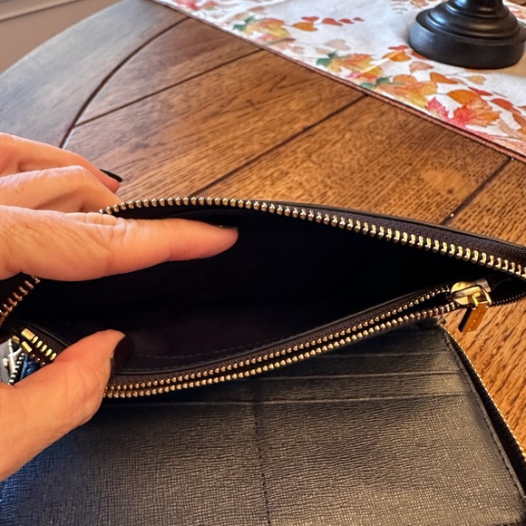 Tory Burch Robinson Continental Leather Wallet Black - Picture 5 of 9